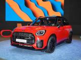 本月国内亮相 新MINI JCW COUNTRYMAN